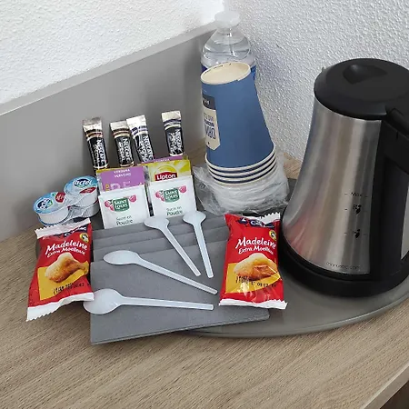 Kyriad Sud - A709 מלון