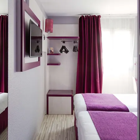 מלון Kyriad Sud - A709 3*