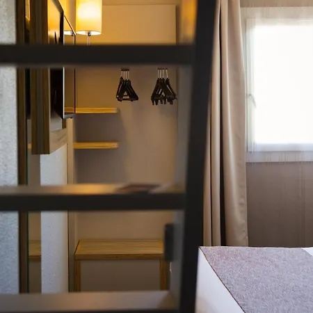 Kyriad Sud - A709 3* מונפלייה