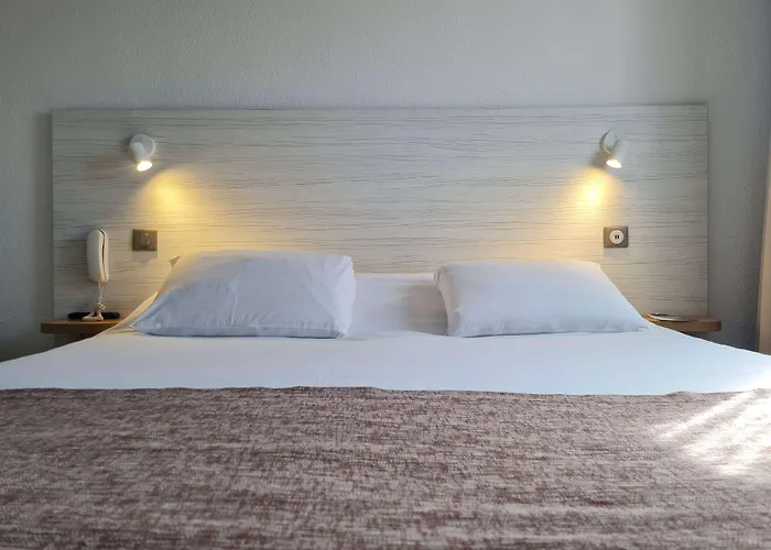 Kyriad Sud - A709 Hotel 3*